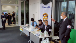 子ども達へお花のプレゼント