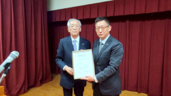 弥政晋輔会長と片岡照喜さん 弥政晋輔会長と片岡照喜さん