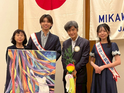 長坂　誠会長と安城七夕まつり協賛会事務局様、親善大使のお二人