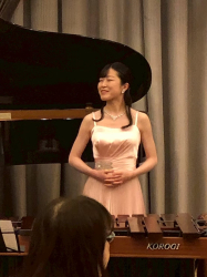手嶋莉子様(マリンバ・打楽器奏者) 手嶋莉子様(マリンバ・打楽器奏者)