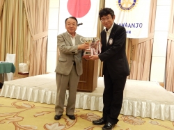 第１回ゴルフコンペの優勝者  長田和人君
